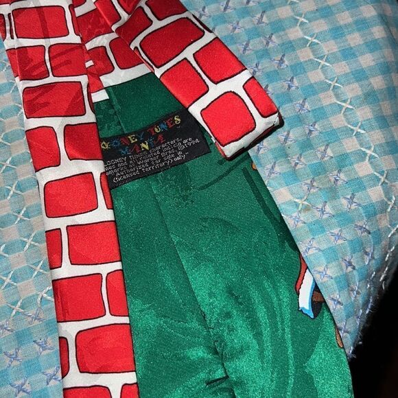 Looney Tunes 100% Silk Tweety Bird Tie Green Blue & Yellow Tweety Bugs - Picture 4 of 5